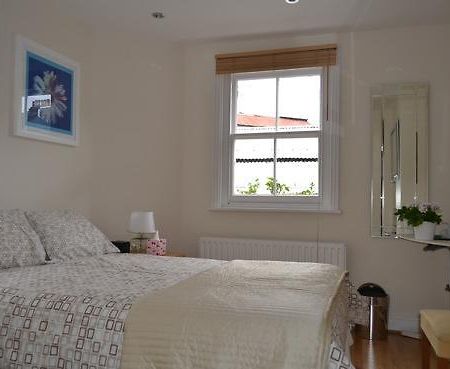 69Thegrove Bed & Breakfast ลอนดอน ภายนอก รูปภาพ